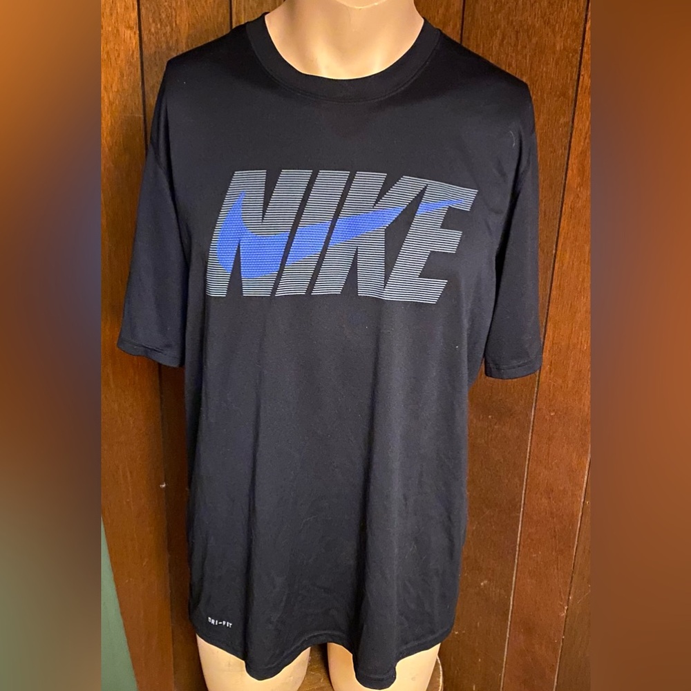 Men’s Nike Dri-Fit shirt L